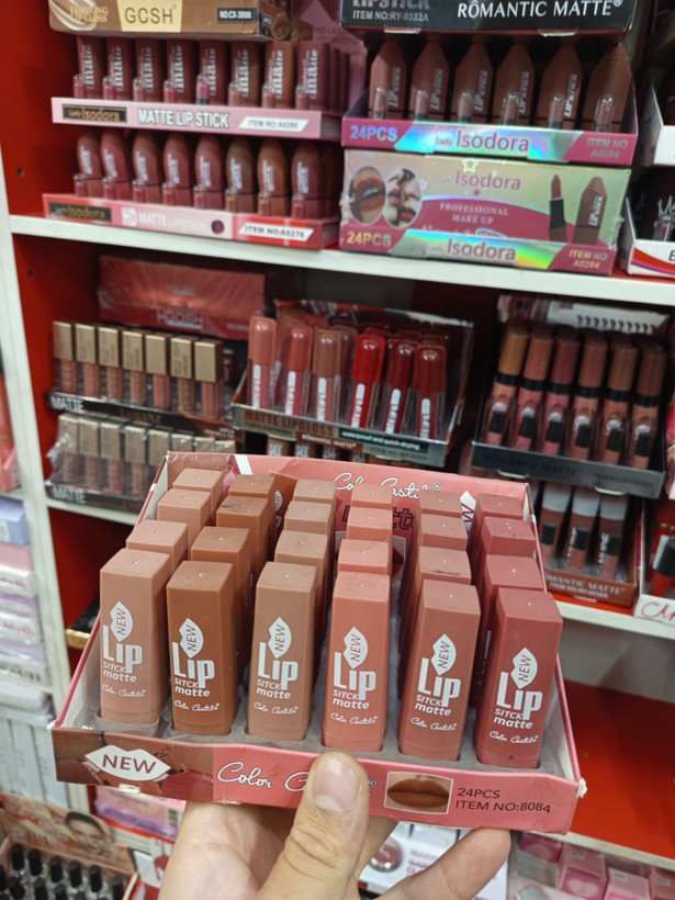 رژ لب مدل LIP بدون سرب بافت مخملی